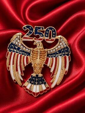Patriotic Eagle 250 Gold Brooch